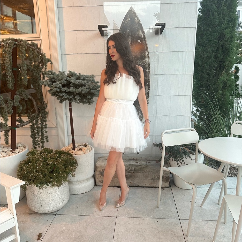 Elegant White Strapless Dress